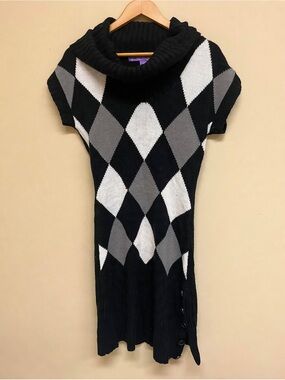 Jolie Black, Gray & White Argyle Cowl Neck Short-Sleeve Sweater Dress